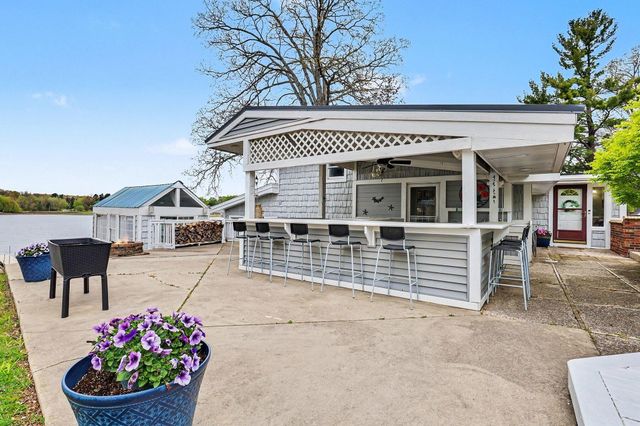 13945 Sunset Shores Drive Ne, Nelson Twp, MI 49319