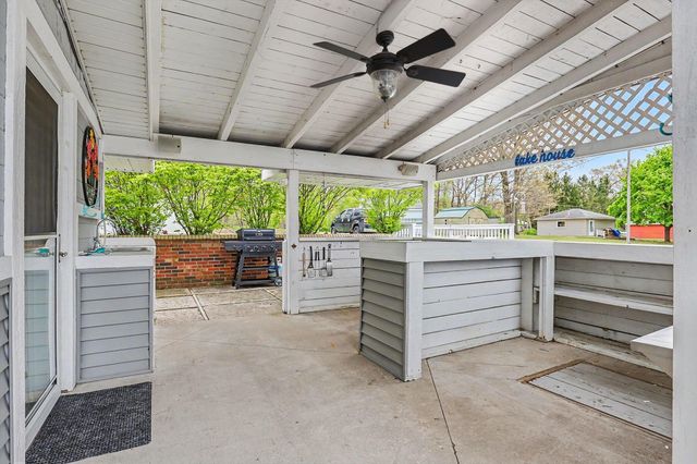 13945 Sunset Shores Drive Ne, Nelson Twp, MI 49319