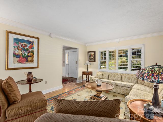 142 Twin Lakes Drive, Candler, NC 28715