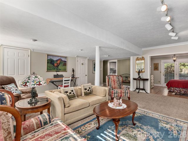 142 Twin Lakes Drive, Candler, NC 28715