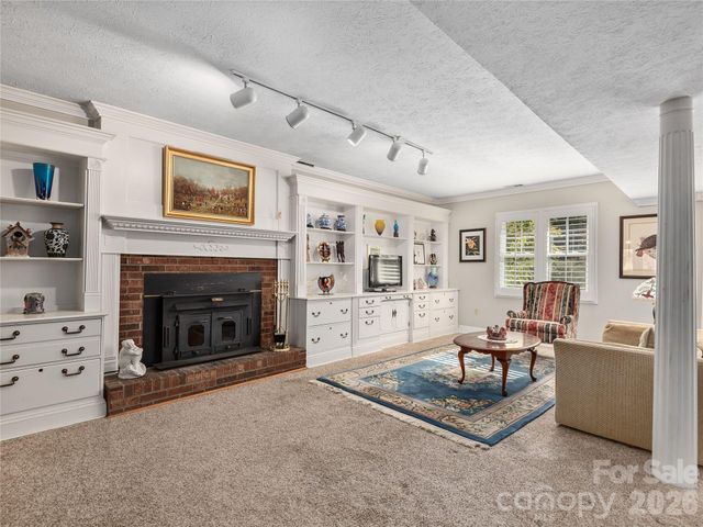 142 Twin Lakes Drive, Candler, NC 28715