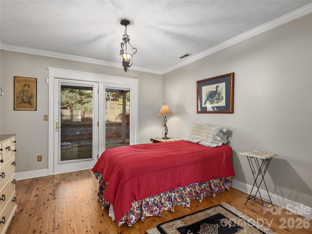 142 Twin Lakes Drive, Candler, NC 28715