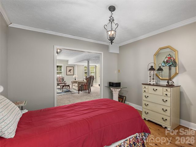 142 Twin Lakes Drive, Candler, NC 28715