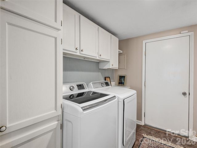 142 Twin Lakes Drive, Candler, NC 28715