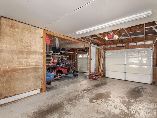 142 Twin Lakes Drive, Candler, NC 28715