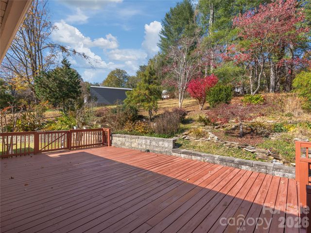 142 Twin Lakes Drive, Candler, NC 28715