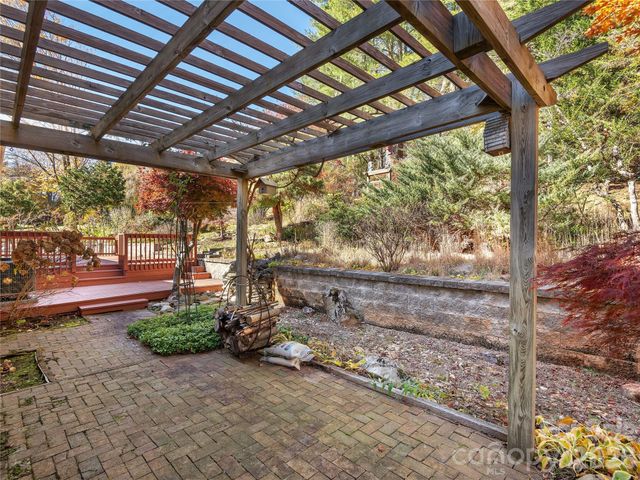 142 Twin Lakes Drive, Candler, NC 28715