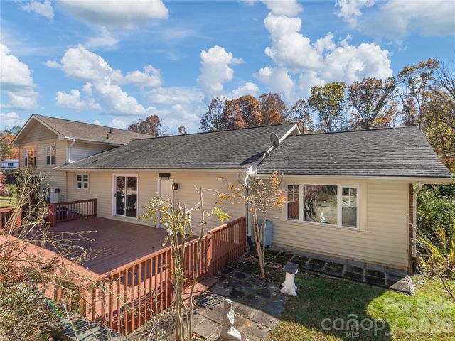 142 Twin Lakes Drive, Candler, NC 28715