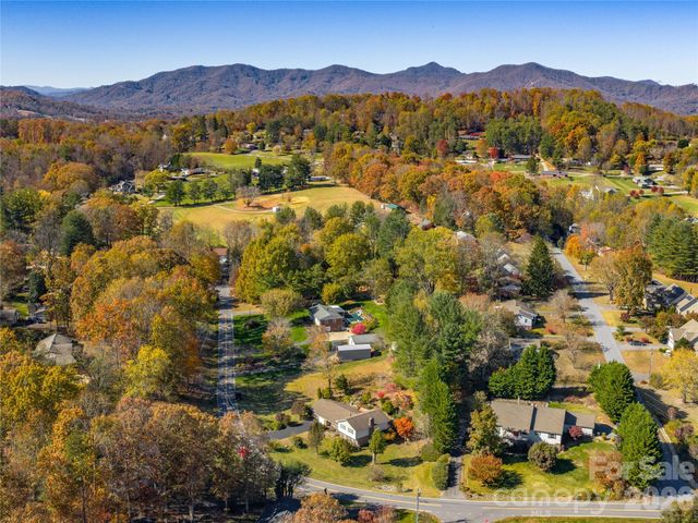 142 Twin Lakes Drive, Candler, NC 28715