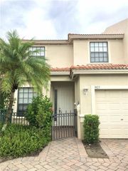 7423 Bristol CIR, Naples, FL 34120