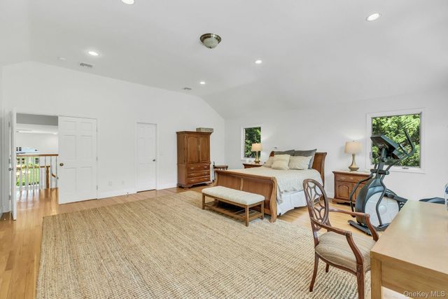 10 Winter Lane, Dix Hills, NY 11746