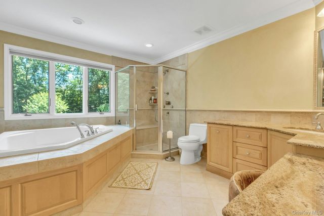 10 Winter Lane, Dix Hills, NY 11746