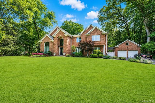 10 Winter Lane, Dix Hills, NY 11746
