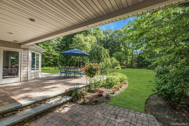 10 Winter Lane, Dix Hills, NY 11746