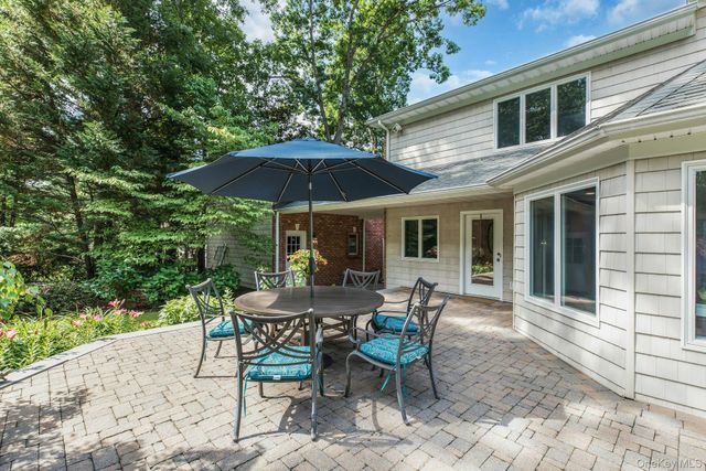 10 Winter Lane, Dix Hills, NY 11746