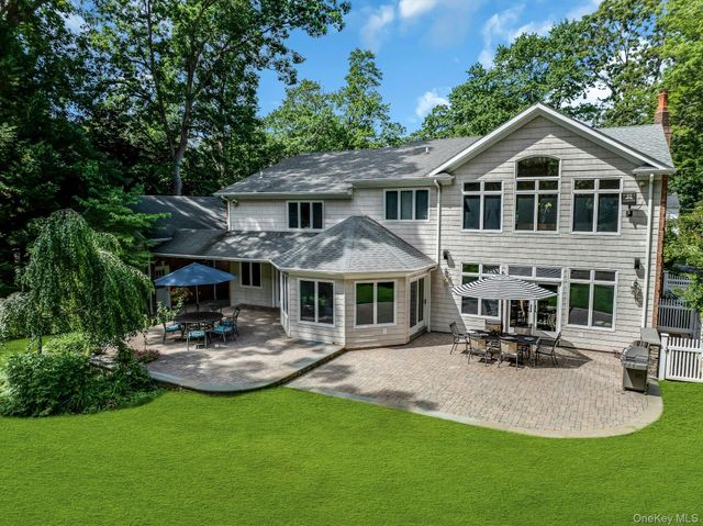 10 Winter Lane, Dix Hills, NY 11746