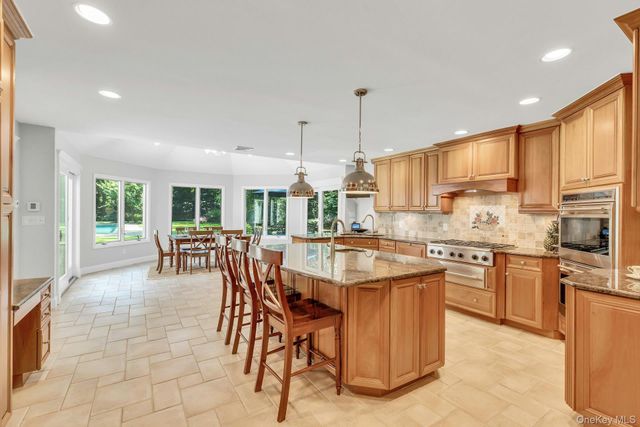 10 Winter Lane, Dix Hills, NY 11746
