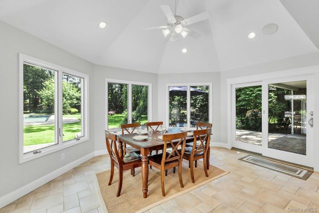10 Winter Lane, Dix Hills, NY 11746