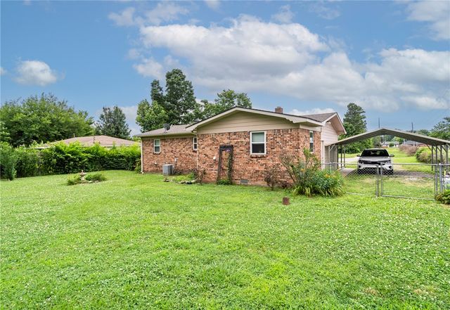 701 E Sumac Street, Rogers, AR 72756