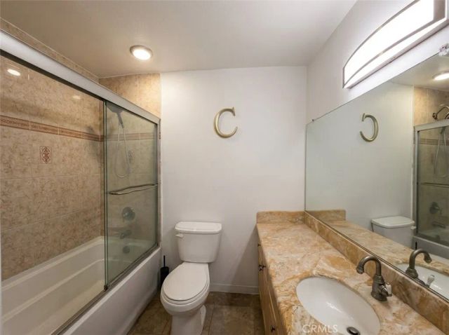 9525 Sylmar Avenue 2, Panorama City, CA 91402