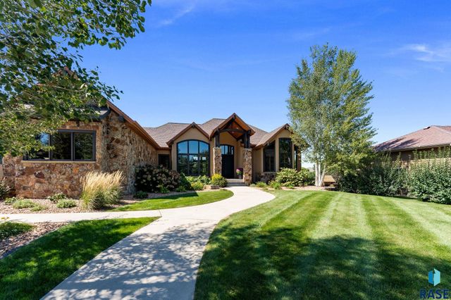 5905 S Grand Prairie Dr Drive, Sioux Falls, SD 57108