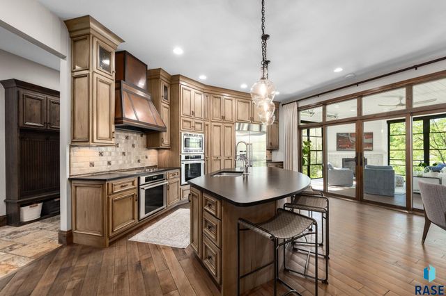 5905 S Grand Prairie Dr Drive, Sioux Falls, SD 57108