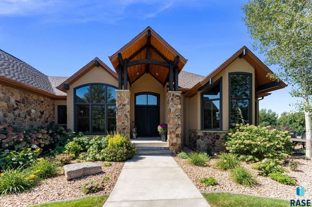 5905 S Grand Prairie Dr Drive, Sioux Falls, SD 57108