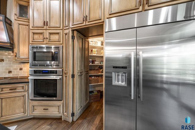 5905 S Grand Prairie Dr Drive, Sioux Falls, SD 57108