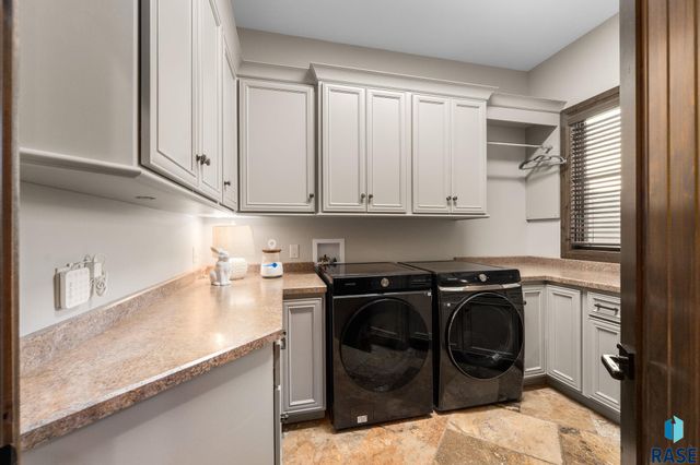 5905 S Grand Prairie Dr Drive, Sioux Falls, SD 57108