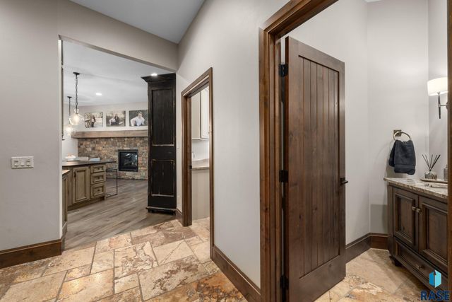 5905 S Grand Prairie Dr Drive, Sioux Falls, SD 57108