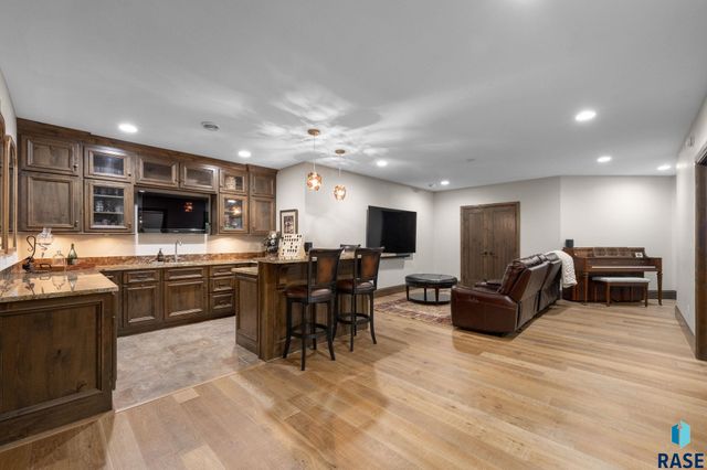 5905 S Grand Prairie Dr Drive, Sioux Falls, SD 57108