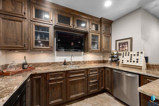 5905 S Grand Prairie Dr Drive, Sioux Falls, SD 57108