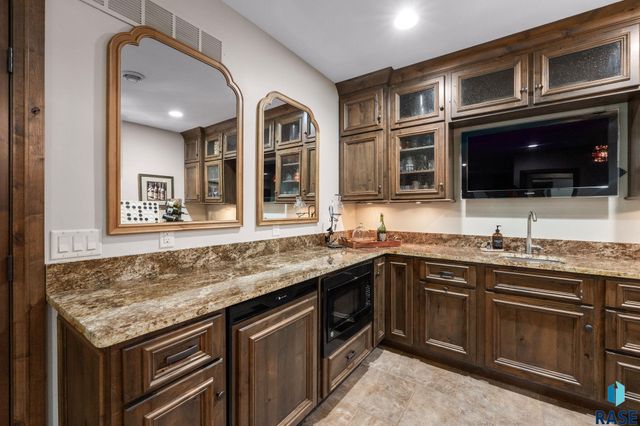 5905 S Grand Prairie Dr Drive, Sioux Falls, SD 57108