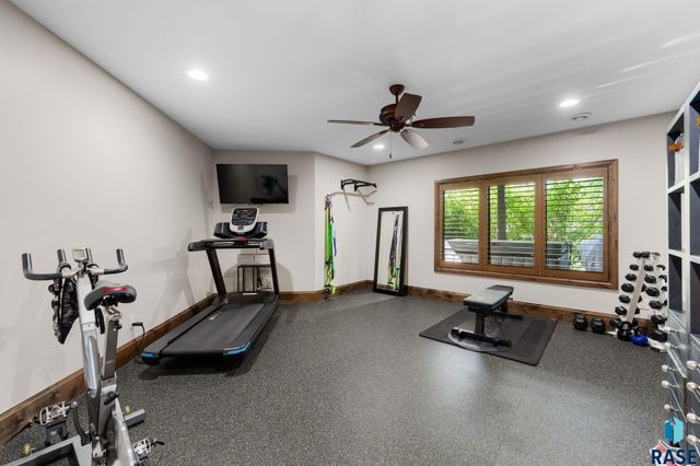 5905 S Grand Prairie Dr Drive, Sioux Falls, SD 57108