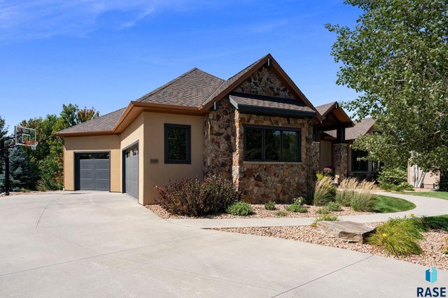 5905 S Grand Prairie Dr Drive, Sioux Falls, SD 57108
