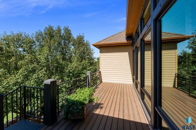 5905 S Grand Prairie Dr Drive, Sioux Falls, SD 57108