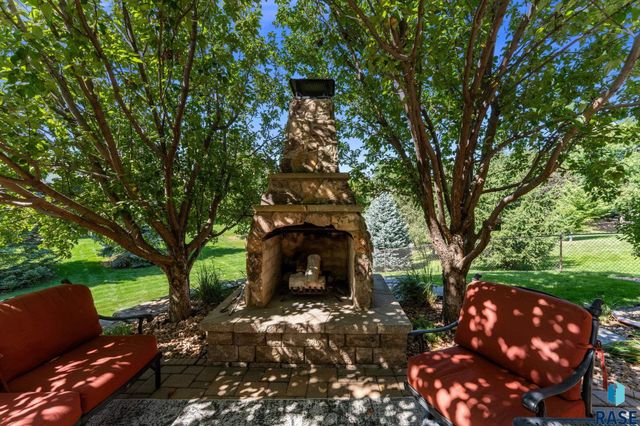 5905 S Grand Prairie Dr Drive, Sioux Falls, SD 57108