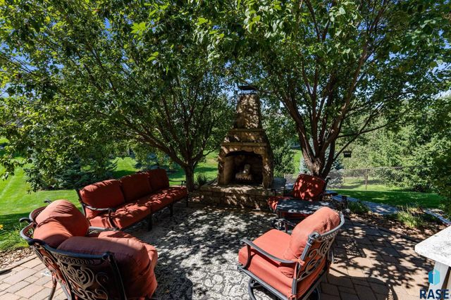 5905 S Grand Prairie Dr Drive, Sioux Falls, SD 57108