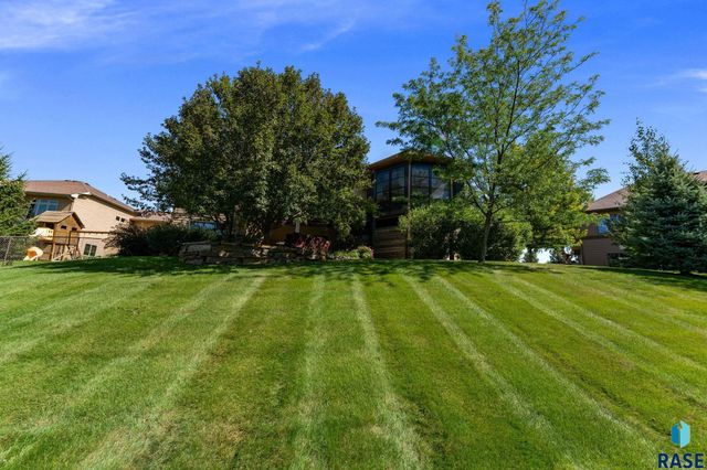 5905 S Grand Prairie Dr Drive, Sioux Falls, SD 57108