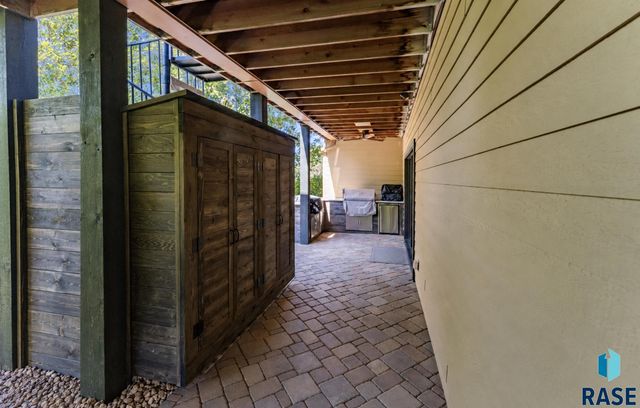 5905 S Grand Prairie Dr Drive, Sioux Falls, SD 57108