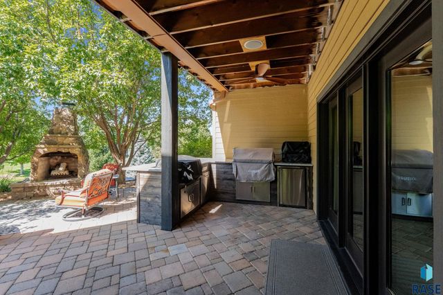 5905 S Grand Prairie Dr Drive, Sioux Falls, SD 57108