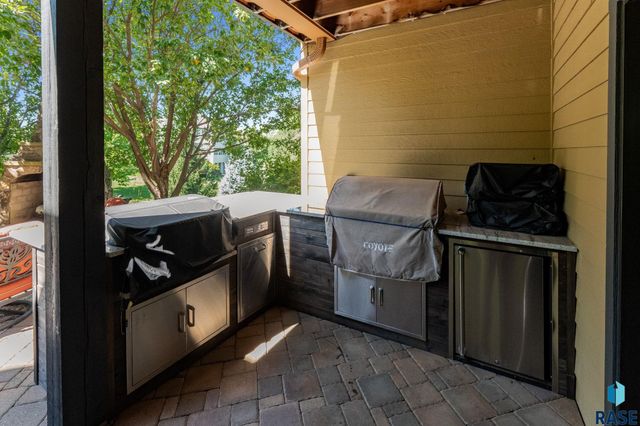 5905 S Grand Prairie Dr Drive, Sioux Falls, SD 57108