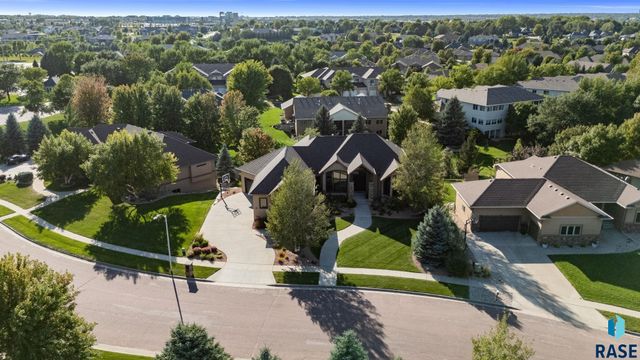 5905 S Grand Prairie Dr Drive, Sioux Falls, SD 57108