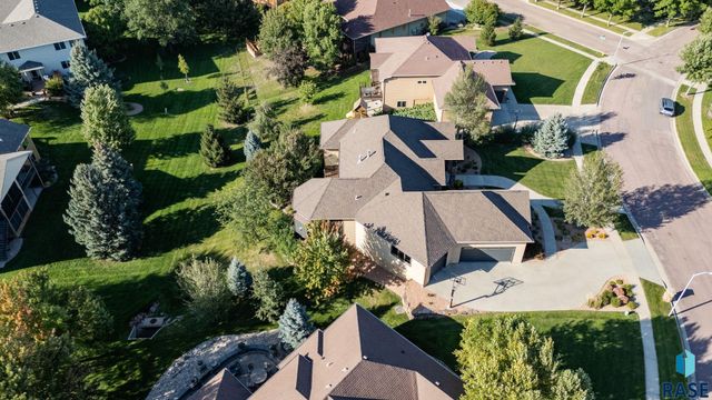 5905 S Grand Prairie Dr Drive, Sioux Falls, SD 57108