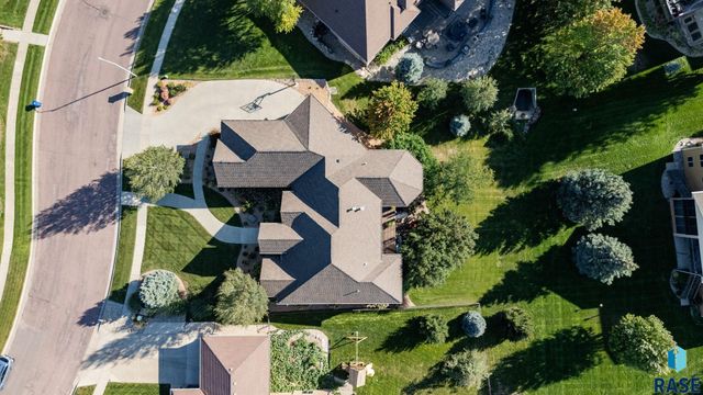 5905 S Grand Prairie Dr Drive, Sioux Falls, SD 57108