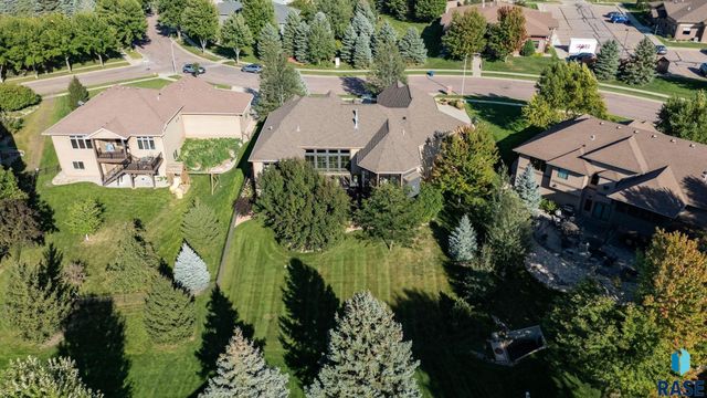5905 S Grand Prairie Dr Drive, Sioux Falls, SD 57108