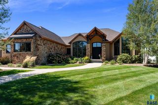 5905 S Grand Prairie Dr Drive, Sioux Falls, SD 57108