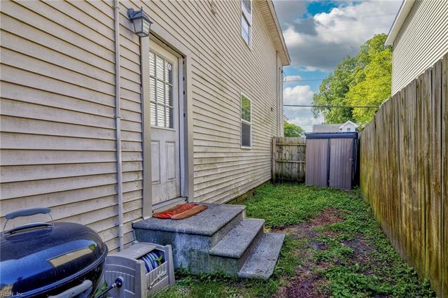 2105 Portlock Rd, Chesapeake, VA 23324