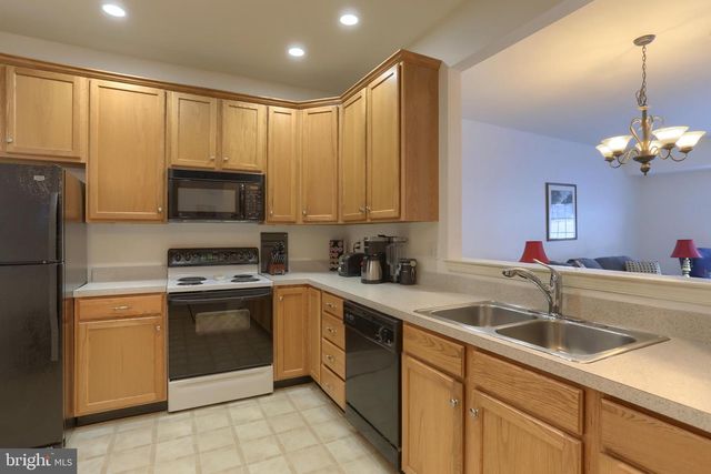 1935 LIMESTONE DR, Hummelstown, PA 17036