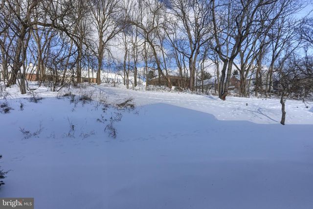 1935 LIMESTONE DR, Hummelstown, PA 17036